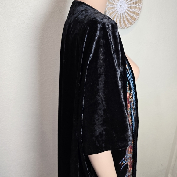 Madeline Sparklestein Embroidered Floral Black Boho Velvet Kimono Top Size M/L - Picture 6 of 15